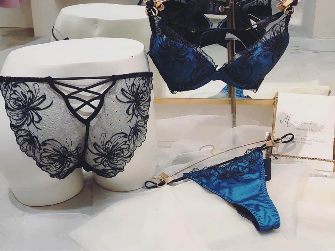 Ravijour札幌4丁目プラザ店のインスタグラム：「#onsale   ネット完売品‼️ #ドットフラワーグラマーアップ単品ブラ  のご紹介です✨ 詳しくはブログへ✈  #ラヴィジュール #ravijourstaff  #ravijour_official  #ravijoursapporo」