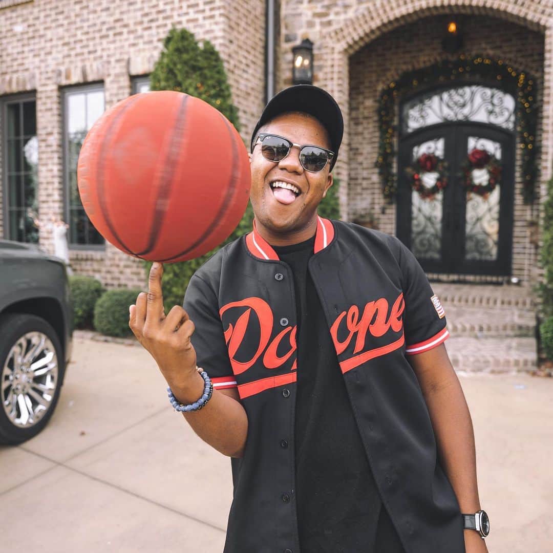 のインスタグラム：「People Know Me, And Want To Know Me, As A Baller More Than Anything Else.... F**k It Pass Me The Rock 🏀... Houston tomorrow Miami in 2 days TAP IN 👇🏽👇🏽👇🏽👇🏽📸 @johngalbraith14」