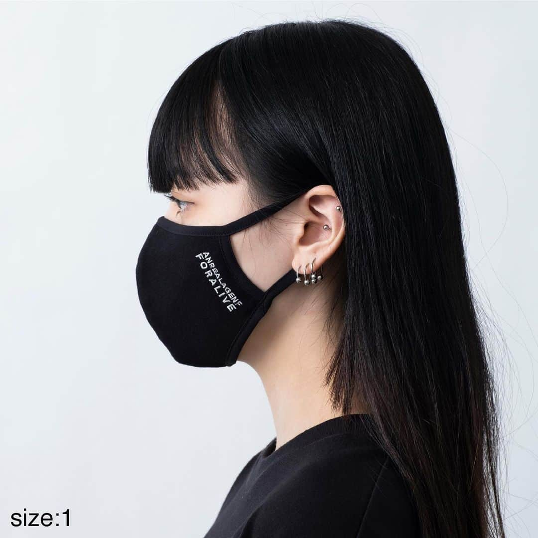 サカナクションさんのインスタグラム写真 - (サカナクションInstagram)「ANREALAGENF × 暗闇 FLUTECT MASK & STRAP SET ¥3400  ANREALAGENF × 暗闇 FLUTECT MASK ¥2600  ANREALAGENF × 暗闇 STRAP ¥1000  着用時のフェイスラインにこだわったANREALAGE×NFのロゴを配置したシンプルなマスク。繰り返し洗って使用いただけます。  表地にシキボウ株式会社の持つ抗ウイルス機能加工「フルテクト」を施した生地、裏面にはメイクが移りづらい防汚加工を施した生地を使用。  マスクの着脱に便利なマスクストラップは、シリコンストッパーパーツでコード部の長さ調整が可能です。  #SAKANAQUARIUM暗闇 #暗闇 #ANREALAGENF」1月6日 13時26分 - sakanaction_jp