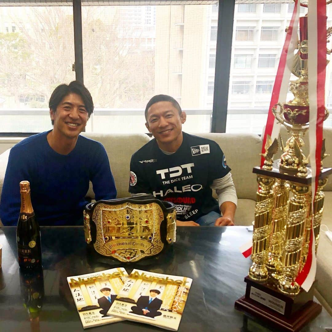 田中大貴さんのインスタグラム写真 - (田中大貴Instagram)「Congratulations!  He is our one and only!  #Number #大晦日振り返り #rizin #総合格闘技 #未来への野望 #堀口恭司 #朝倉海 3度目の対戦は？ #那須川天心 vs #武尊 予想分析 #感謝  間も無くNumberで記事配信されます。 YouTubeは配信日が決まりましたらお伝え致しますね。」1月6日 13時26分 - daiki.tanaka_1980