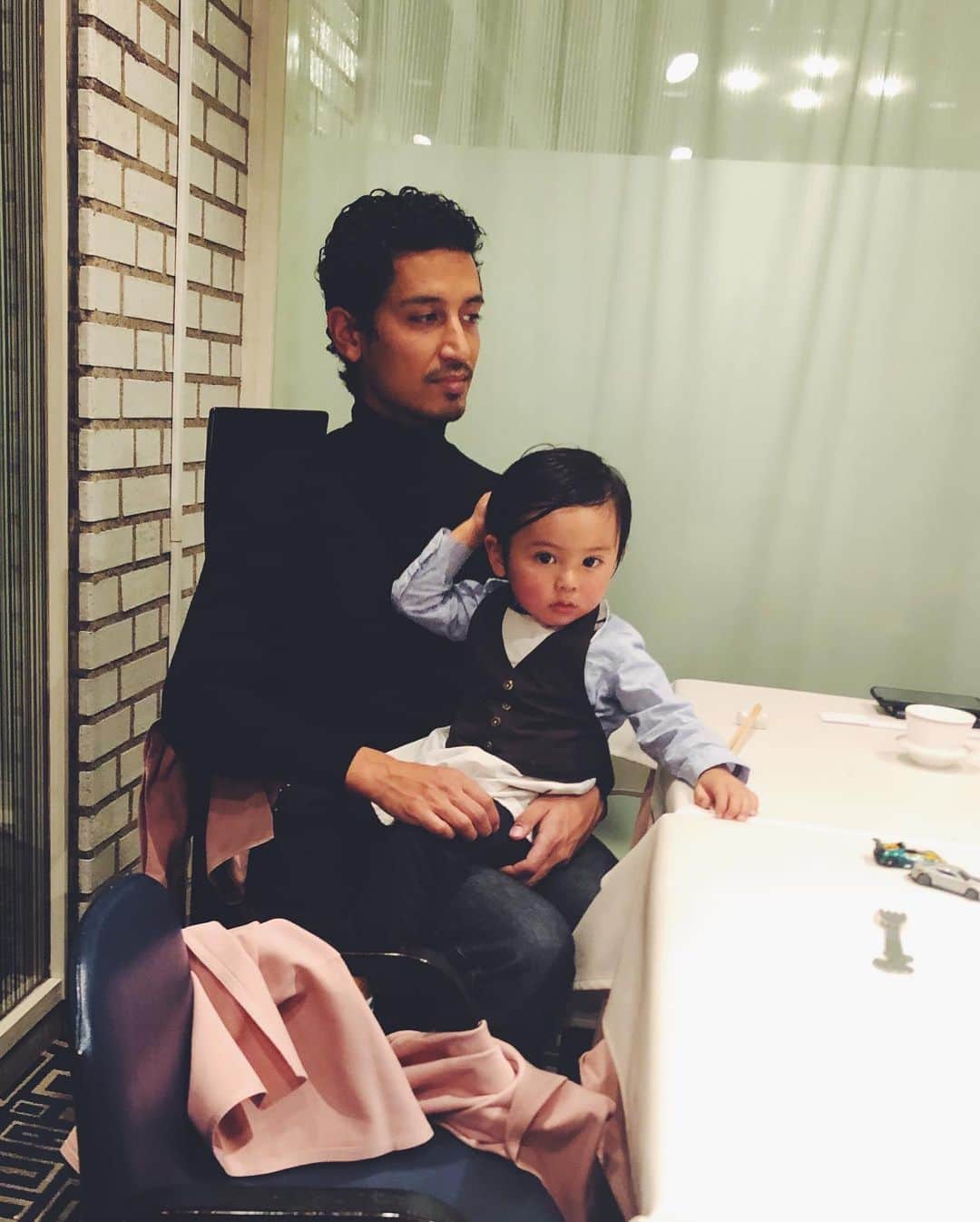 尾形沙耶香さんのインスタグラム写真 - (尾形沙耶香Instagram)「#dadandson 🧒🏻👨🏻‍🦱👨🏻‍🦳  #父と息子」1月6日 13時28分 - sayakaogata