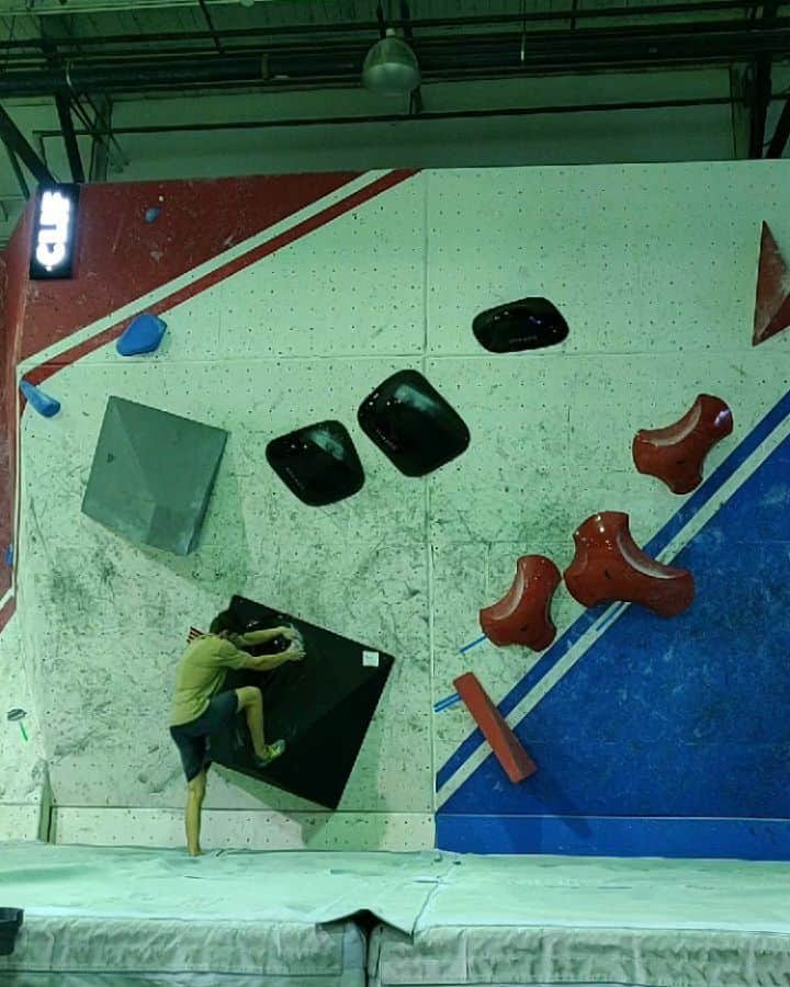 ナサニエル・コールマンのインスタグラム：「TC has been too sick lately🙏 Strong psyched crew, @joshlrsn setting those instant classics! Couldn't ask for more.  @usaclimbing @thenorthface_climb @petzl_official @scarpana @gnarlynutrition」