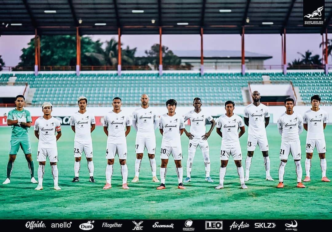 ヴィンセント・ケインさんのインスタグラム写真 - (ヴィンセント・ケインInstagram)「On to the Champions League! I want to thank and congratulate the coaching staff, all the players in the squad and most importantly the fans for getting through such a crazy, intense season and staying focused. Now for the next challenge. We go again! #bangkokfc #bangkokeleven #firebulls #teamspirit #championsleague #playoffs #wegoagain」1月6日 13時33分 - kaynevincent_11