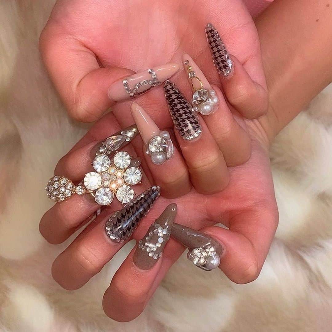 染谷リアナのインスタグラム：「・ 𝑛𝑒𝑤 𝑛𝑎𝑖𝑙💅🏼 ・ ・ #スカルプネイル #ギャルネイル #nail #nails #newnail #gal #instagood #instafashion」