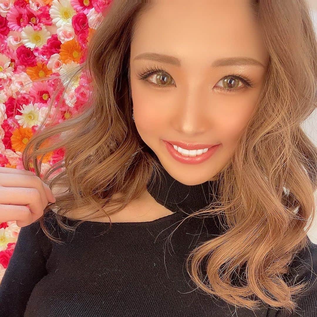 藤咲ひなたのインスタグラム：「おはようございます💓  今日はエステに行って正月太り撃退🤩🤩  出勤しよーかなあ。 だれかご飯連れてってくれるならしよーかなあ。  明日から1週間お休み頂くので、今日きてくれるかなあ。  そしてそして今年の目標きめましたので、 後日発表させて頂きます！💕💕  P&J 札幌市中央区南４条西３丁目 N-プレイスビル 5F 011-518-1444 💋藤咲ひなた💋」