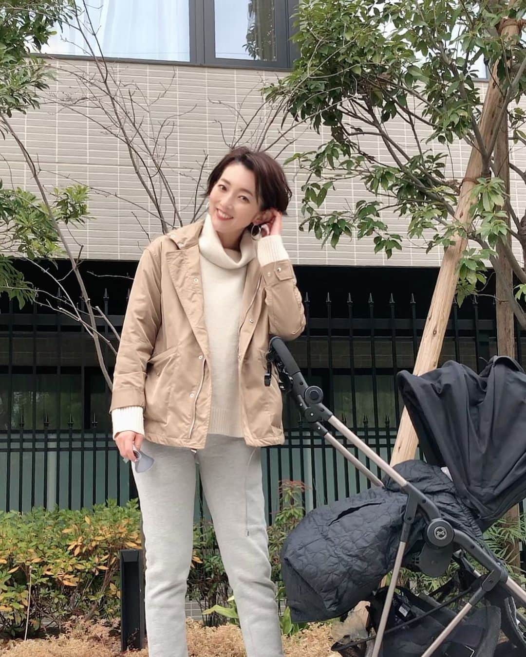 石井のり子のインスタグラム：「** 散歩🐾 * * outer・tops @styledeli_official  pants @kuchidesign  * * #ootd#outfit#coordinate#fashion#fashion style#ママコーデ#ママファッション#散歩#散歩コーデ」