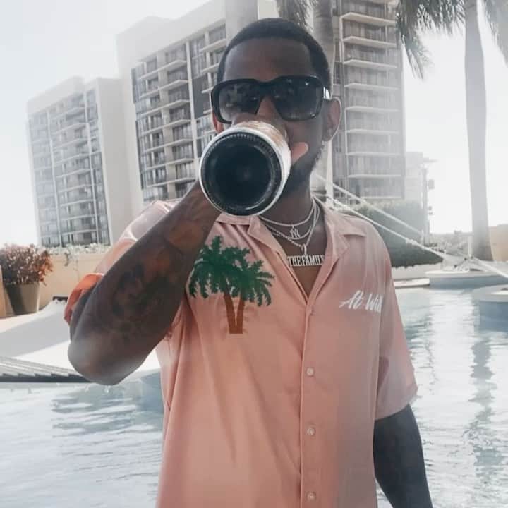 ファボラスのインスタグラム：「I prefer my shade under Palm Trees wit a warm breeze 🌴🌴  Check out the @at___will brand for this look & more.. Salute @willisreal   #AtWill #Ad」