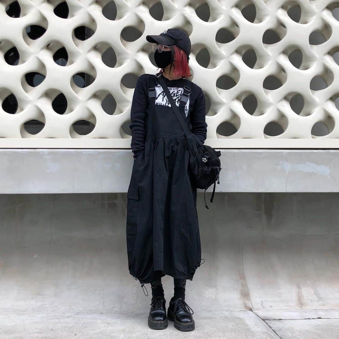 のインスタグラム：「今日のお洋服〜〜 @beep_ss ドロストジャンパースカートスーパーかわいい🤤ポケット4つもあるの〜 #beep  #nakidbygvgv  #viviennewestwood  #choma_ootd」