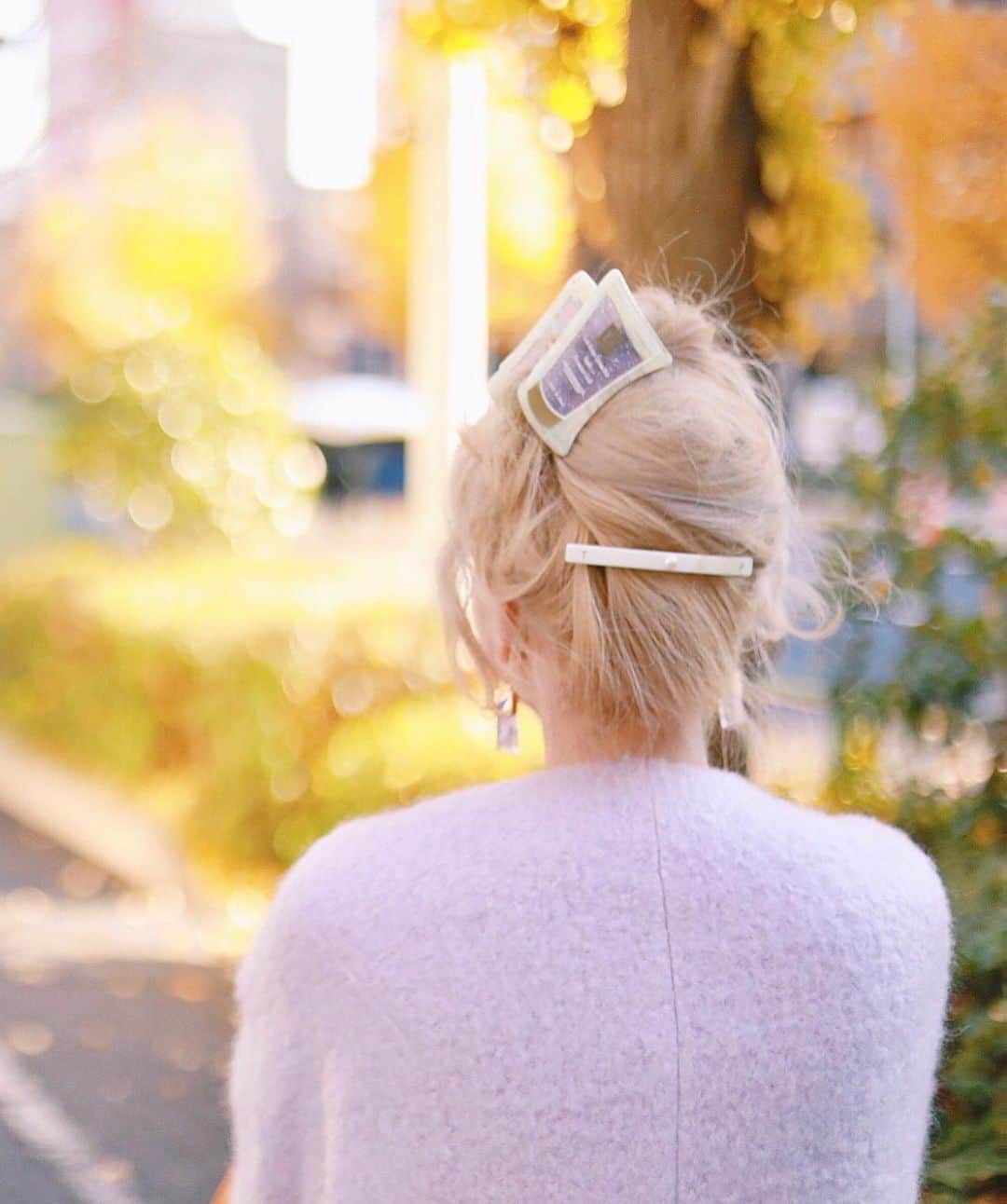 Etsuna otsukAさんのインスタグラム写真 - (Etsuna otsukAInstagram)「ホワイトヘアカラーのほうがいい？ピンク卒業しますかな？ 大好きなシアタープロダクツ、最近セールして、めっちゃ安くなってます、爆買い😂 #シアタープロダクツ  #theaterproducts」1月6日 14時28分 - etsunaotsuka
