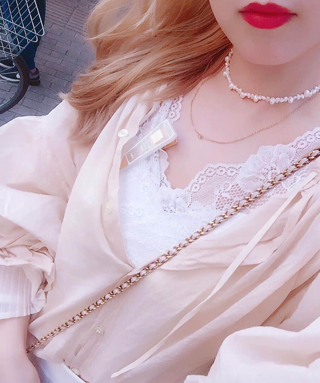 Etsuna otsukAさんのインスタグラム写真 - (Etsuna otsukAInstagram)「ホワイトヘアカラーのほうがいい？ピンク卒業しますかな？ 大好きなシアタープロダクツ、最近セールして、めっちゃ安くなってます、爆買い😂 #シアタープロダクツ  #theaterproducts」1月6日 14時28分 - etsunaotsuka
