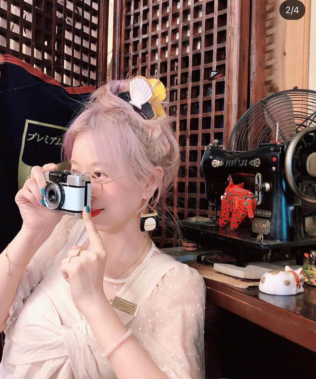 Etsuna otsukAさんのインスタグラム写真 - (Etsuna otsukAInstagram)「ホワイトヘアカラーのほうがいい？ピンク卒業しますかな？ 大好きなシアタープロダクツ、最近セールして、めっちゃ安くなってます、爆買い😂 #シアタープロダクツ  #theaterproducts」1月6日 14時28分 - etsunaotsuka