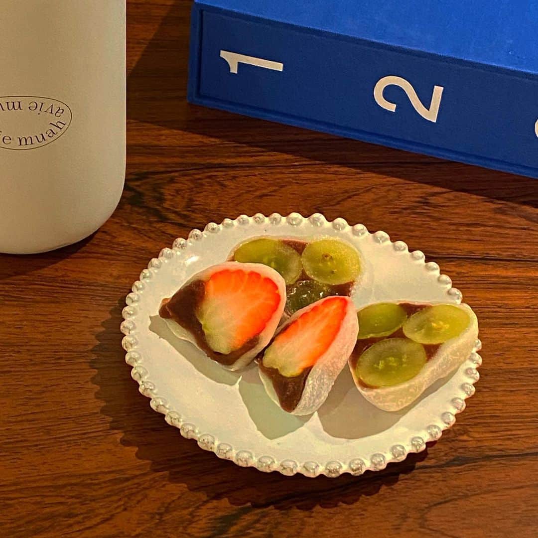 カン・ミンギョン のインスタグラム：「🍓.. 열개 가능해 기얍꾸 마시쎠」