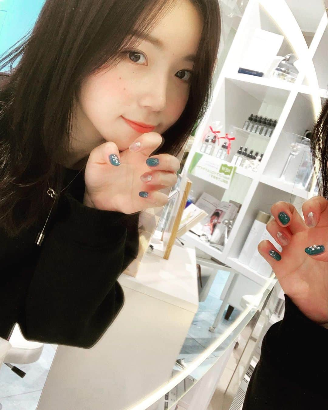 葉山柚子さんのインスタグラム写真 - (葉山柚子Instagram)「#nail #💅 #可愛い色💙 @vingt_yuu」1月6日 14時33分 - hayama_yuko