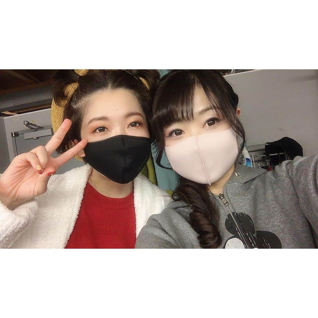 水野愛日さんのインスタグラム写真 - (水野愛日Instagram)「ENG第12回公演｢ほんとうにかくの？｣  終わって一週間以上が経ちました〜 あっという間だなぁ…  終演してからも、たくさんの、グッズや配信のご購入ありがとうございます！ (配信は本日までご購入頂けます！)  楽屋で撮れたツーショットたち  マスクした写真で少し寂しいけど、公演が出来たことが何よりの幸せ  素敵な共演者の皆さんと お芝居できて嬉しかった！  #eng #楽屋写真 #マスクでツーショット #ほんかく #ほんとうにかくの？ #高橋明日香 #中野裕理 #図師光博  #npo法人 #西澤翔 #石部雄一 #水野愛日」1月6日 14時50分 - mizunomanabi