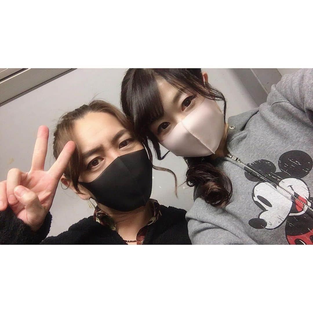 水野愛日さんのインスタグラム写真 - (水野愛日Instagram)「ENG第12回公演｢ほんとうにかくの？｣  終わって一週間以上が経ちました〜 あっという間だなぁ…  終演してからも、たくさんの、グッズや配信のご購入ありがとうございます！ (配信は本日までご購入頂けます！)  楽屋で撮れたツーショットたち  マスクした写真で少し寂しいけど、公演が出来たことが何よりの幸せ  素敵な共演者の皆さんと お芝居できて嬉しかった！  #eng #楽屋写真 #マスクでツーショット #ほんかく #ほんとうにかくの？ #高橋明日香 #中野裕理 #図師光博  #npo法人 #西澤翔 #石部雄一 #水野愛日」1月6日 14時50分 - mizunomanabi