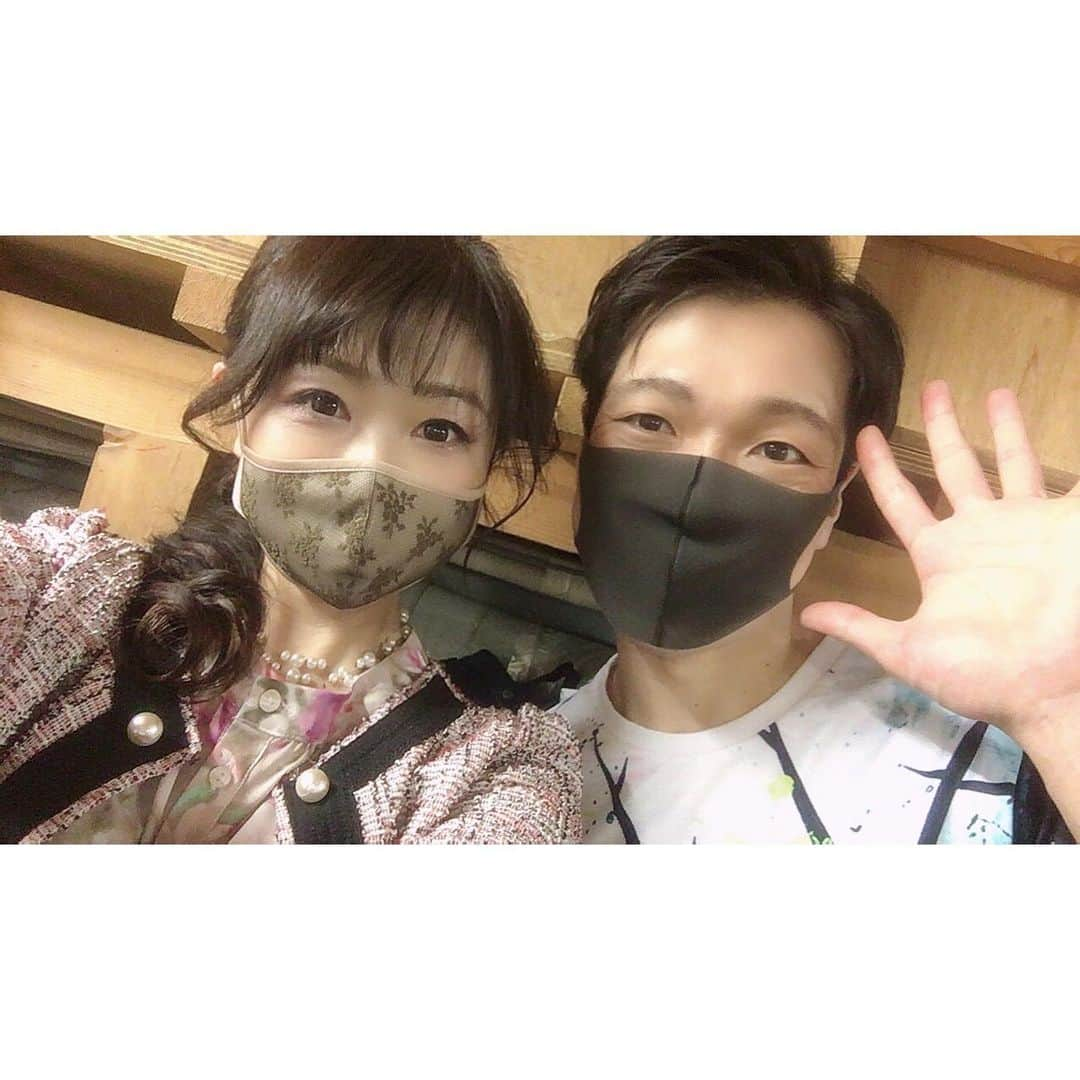 水野愛日さんのインスタグラム写真 - (水野愛日Instagram)「ENG第12回公演｢ほんとうにかくの？｣  終わって一週間以上が経ちました〜 あっという間だなぁ…  終演してからも、たくさんの、グッズや配信のご購入ありがとうございます！ (配信は本日までご購入頂けます！)  楽屋で撮れたツーショットたち  マスクした写真で少し寂しいけど、公演が出来たことが何よりの幸せ  素敵な共演者の皆さんと お芝居できて嬉しかった！  #eng #楽屋写真 #マスクでツーショット #ほんかく #ほんとうにかくの？ #高橋明日香 #中野裕理 #図師光博  #npo法人 #西澤翔 #石部雄一 #水野愛日」1月6日 14時50分 - mizunomanabi