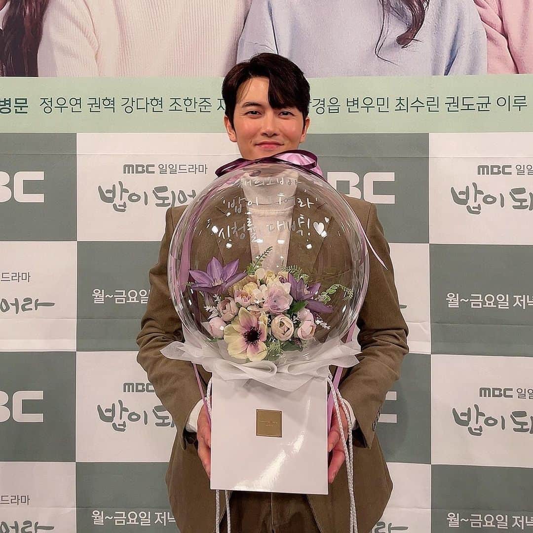ジェヒのインスタグラム：「우와~ jaehee_intlfanclub 여러분들 이쁜 꽃바구니선물 감사합니다❤️ 드라마 건강하게 잘 찍을께요^^ 언제나 함께 해 주셔서 감사해요👍 . . . @jaehee_intlfanclub  #감사한선물」