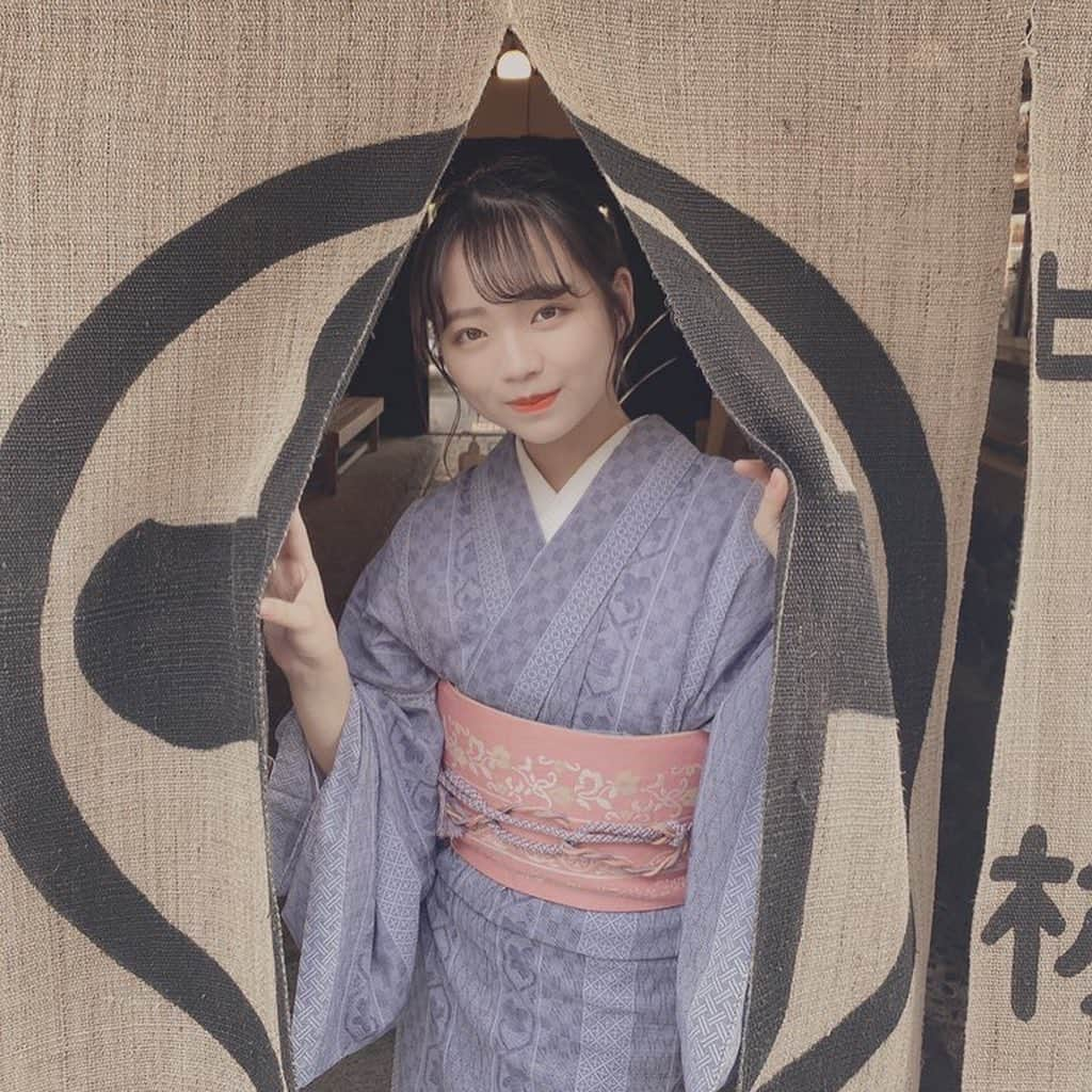 まなのインスタグラム：「⛩中村藤吉 宇治本店⛩  昔の建物をリノベーションしているお店でとても落ち着いた雰囲気でした！  クリームの下には沢山のアイスやゼリーなどが入っていて一つで大満足するパフェでした✨  #中村藤吉本店 #中村藤吉 #京都#京都宇治 #抹茶スイーツ #抹茶パフェ #宇治カフェ #京都カフェ #カフェ巡り #カフェ巡り好きな人と繋がりたい#着物 #着物女子 #着物コーディネート #可愛くなりたい #役者 #役者志望 #ポートレート #portrait #portraitmodel #ポートレート撮影 #カメラマンさんと繋がりたい #コスプレイヤー #cosplay #japan #kimono #京都めぐり #パフェ巡り #抹茶好き」