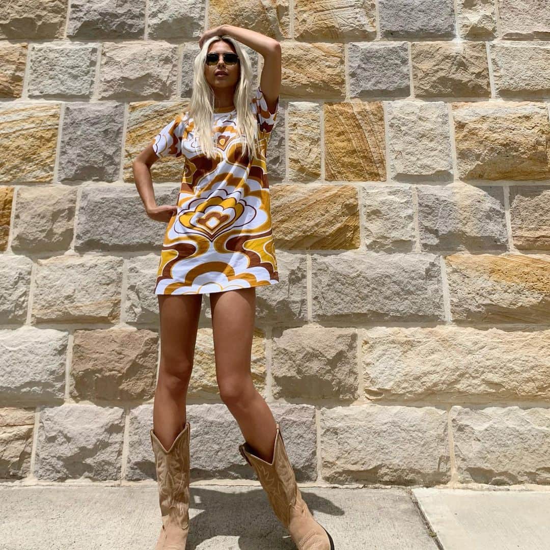 アリスマッコールのインスタグラム：「Groovy girl @sybil_sweet showing us how it’s done 💥 #aliceMcCALL」