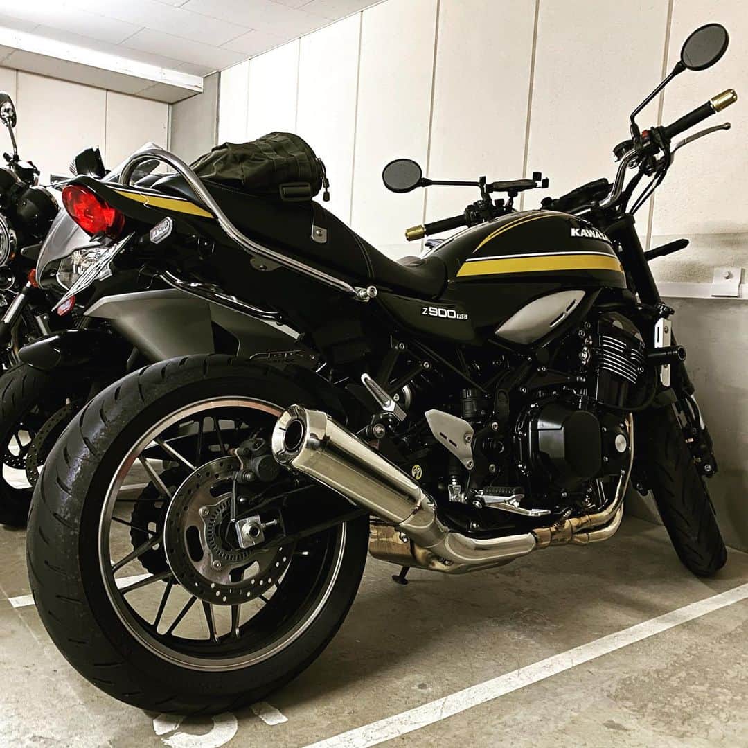 浅田信一のインスタグラム：「恒例のビフォーアフター🏍  どこが変わったでしょうか？ 今回は見えるところが2カ所と見えないところが1カ所🔧　  ていうか3カ所とも見えてるね👀  #z900rs」