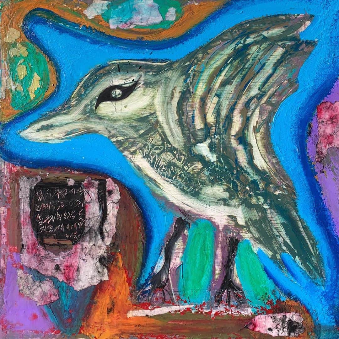 ヒョンミン のインスタグラム：「“파랑새”  50 x 50cm Mixed Media on wood panel, 2021  꿈을 꾸었어. 아주 어릴 적에 희미한 바다 위를 자유롭게 하늘을 품고 나는 작은 새 이제는 어디에 살고 있는 거야.」