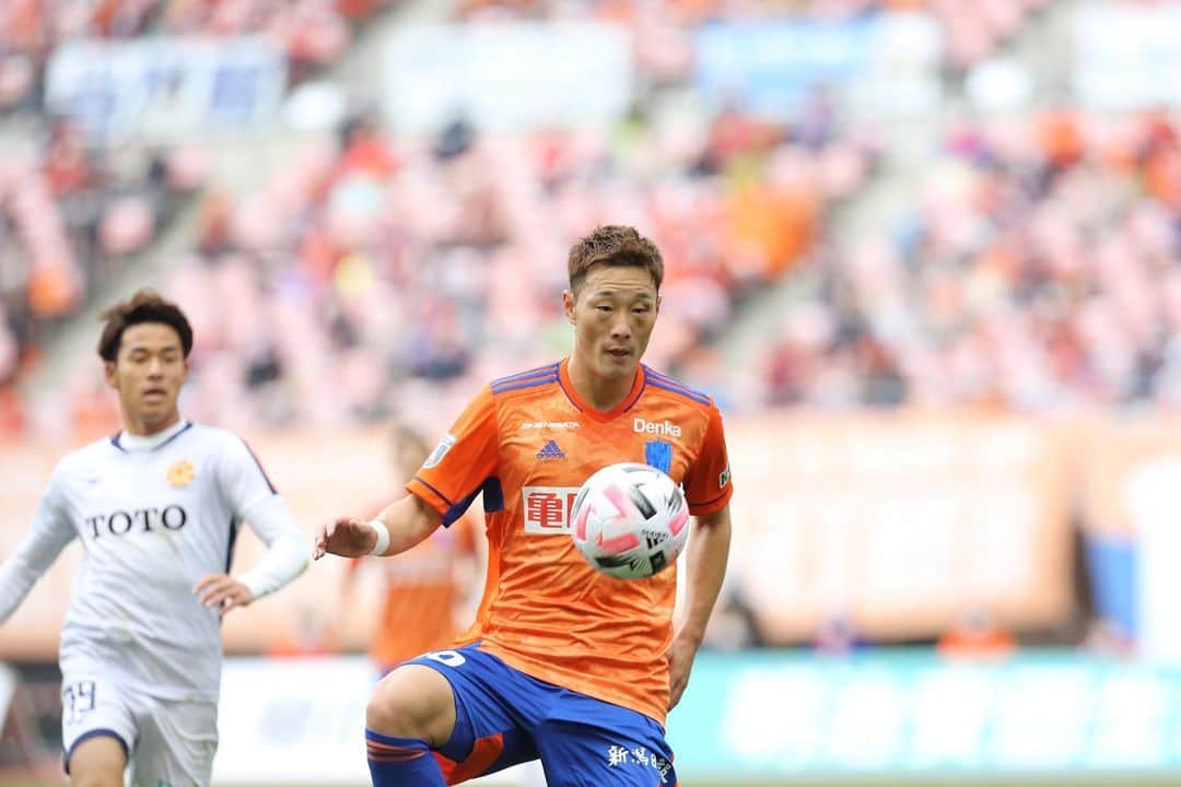 田上大地のインスタグラム：「2021年シーズンもアルビの勝利の為に全力を注ぎます🔥 #アルビレックス新潟 #albirex #albirexniigata #oneniigata #niigata #j2 #j2league #アイシテルニイガタ #50」