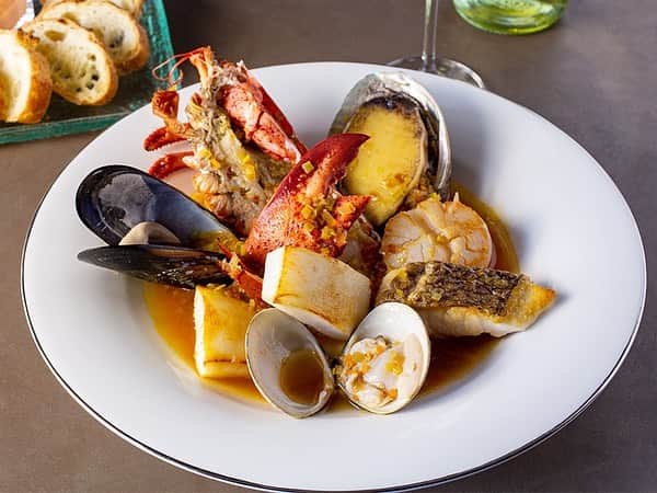 The Westin Osaka （ウェスティンホテル大阪）さんのインスタグラム写真 - (The Westin Osaka （ウェスティンホテル大阪）Instagram)「新登場！ 7 種の海鮮を詰め込んだホテル特製「ブイヤベース」の販売をスタートします。 オマール海老や鮑など豪華な具材の贅沢鍋。締めくくりは、濃厚なスープとサフランライスでリゾットに。おうちで贅沢にお楽しみくださいませ。 詳細はお問合せくださいませ。 —————————————————⠀ #鍋 #お取り寄せ #お取り寄せグルメ #通販 #ブイヤベース #ブイヤベース鍋 #ホテルグルメ #オマール海老 #贅沢鍋 #ホームパーティー #おうちごはん #おうち時間 ————————————————— Tag @westinosaka to share your image with us.  ⠀⠀ #WestinOsaka #ウェスティンホテル大阪」1月6日 15時25分 - westinosaka