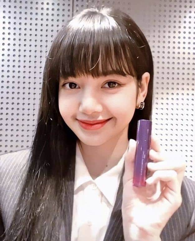 リサさんのインスタグラム写真 - (リサInstagram)「Hello 👋 . . . #LISA #LALISA #리사 #블랙핑크 #BLACKPINK #LALISAMANOBAN」1月6日 15時25分 - lisa.blackpink