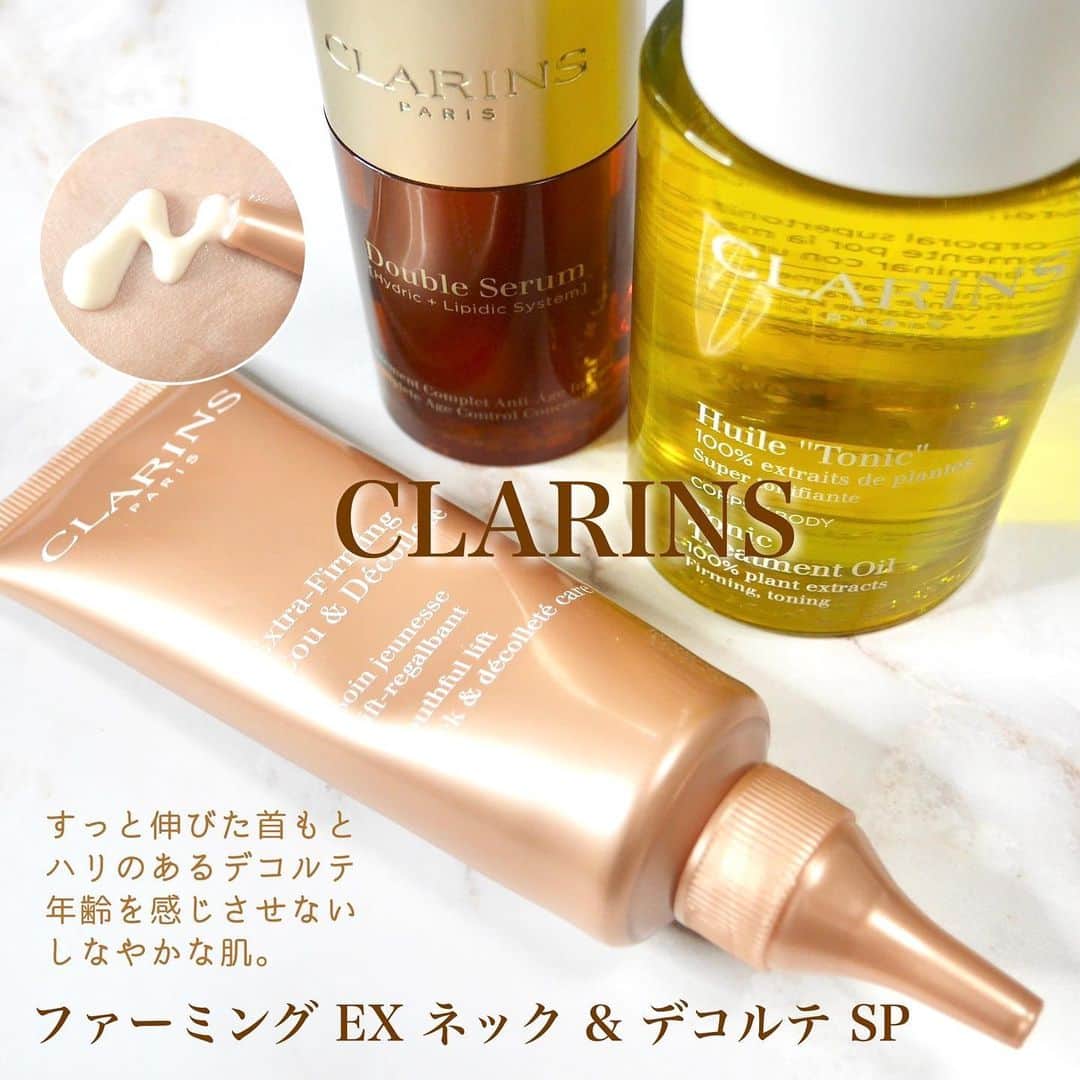 のインスタグラム：「✨CLARINSでデコルテケア💆🏻‍♀️✨﻿ ﻿ ﻿ ﻿ 今年は首のケアも始めます🤚🏻﻿ ﻿ ✔︎ファーミング EX ネック & デコルテ SP﻿ ￥12,100﻿  2021年1月1日 発売✨﻿ 肌年齢・ハリ感・弾力感が気になる方に！﻿ 首もと・デコルテのために開発されたクリーム✨﻿ ﻿ 首もとデコルテオンリーだって！すご🥺✨﻿ ﻿ いつもはボディ用のクリームか﻿ 顔につけたスキンケアの余りを﻿ なんとなくつけていた部分。﻿ ﻿ 確かに年齢が出やすいなぁと思ってた…﻿ ﻿ すごく軽やかなクリームなんだけど﻿ 保湿とエイジングケアが出来るみたいなので﻿ しっかり使い切ろうと思ってます😏🔥﻿ ﻿ ﻿ ✔︎ダブル セーラム EX 30mL ¥12,100﻿ ﻿ コスメ賞を多数受賞したクラランスNo.1美容液👑﻿ ﻿ 朝夜、デイクリームやナイトクリームの﻿前に使う すべての肌タイプに使える美容液で﻿ プッシュ式なんだけれど﻿ オイルとウォーターのダブル美容液なの😮✨﻿ ﻿ オイルとウォーターを容器内部で分けているから﻿ 使うたびにフレッシュなまま肌に使えるという﻿ さすが高級エイジングケア美容液…！✨﻿ ﻿ 化粧水の後にこちらの美容液の2STEPで﻿ 十分じゃないかというくらいしっとり。﻿ ﻿ 香りも心地よくてベタつきがないのに﻿ とろみのあるテクスチャーが良い感じ😌✨﻿ ﻿ ﻿ ✔︎ボディ オイル"トニック" ¥8,140﻿ ﻿ 妊娠中や産後などの肌引き締めケアや﻿ ボディケアにも使える植物由来のオイル🤚🏻﻿ ﻿ さらりとした軽いテクスチャーで﻿ ミント🌱かな？フレッシュな香りで﻿ お風呂上がりに使うとスッキリした気分に😆﻿ ﻿ 私はこちらだけだと﻿ 朝起きた時のお肌が物足りない感じだったので﻿ 手持ちのクリームに混ぜて使ったりもしています👏🏻✨﻿ ﻿ 他にも"アンティオー"と"リラックス"があって﻿ 使い切ったらリラックスも試してみたいな☺️﻿ ﻿ ﻿ 新しい年を迎えると﻿ モチベーションもやる気もグッと上がりますよね！🔥﻿ ﻿ 今年初めはデパコスで贅沢美容する〜😏👍🏻✨﻿ ﻿ ﻿  ﻿@clarinsjp  #クラランス#クラランス美容液#ボディオイルトニック#ボディオイル#ダブルセーラム#エイジングケア#美容液#CLARINS」