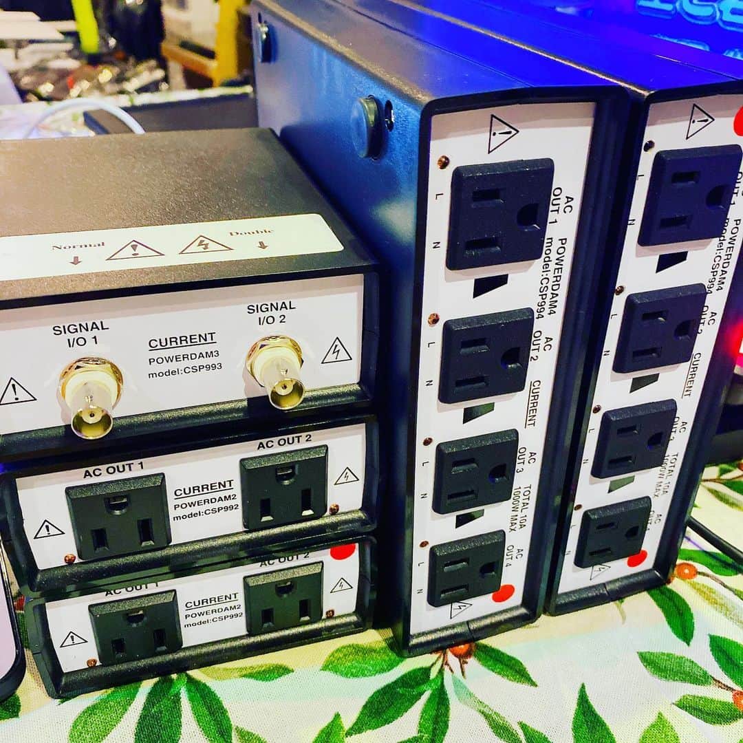 tokuのインスタグラム：「パワーダム届きました。  電源環境を改善してくれると云うことで、 周りでほんのり話題になってる機材です。  #current #csp992 #csp993 #csp994」