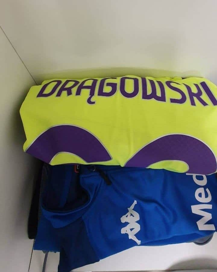 ACFフィオレンティーナさんのインスタグラム写真 - (ACFフィオレンティーナInstagram)「Changing room ready ✅  #ForzaViola 💜 #LazioFiorentina #Fiorentina #ACFFiorentina #Milenkovic #Dragowski #Vlahovic #Pezzella #Amrabat #LAZvFIO」1月6日 21時09分 - acffiorentina