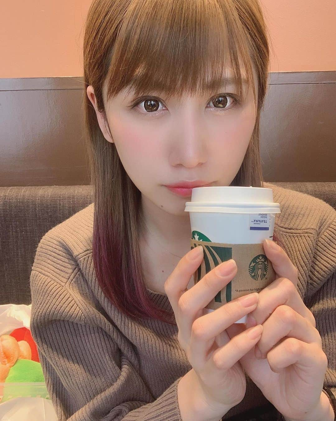 鈴原優美のインスタグラム：「今年初スタバのんだ🙋‍♀️うまうま  #鈴原優美 #ゆぅみん #鈴原優美売れそう #アイドル #ライブ #バンド #82刑  #グラビア #グラビアアイドル #大阪 #osaka #京都 #モデル #カメラ #撮影 #ポートレート  #水着　#ビキニ　#sexy #idol #舞台　 #自拍 #模特 #粉我 #可愛 #얼짱 #얼스타그램」