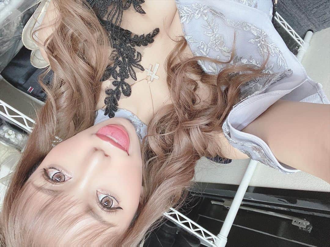 あゆかのインスタグラム：「今日も頑張る🥰  .  .  .  .  .  #千葉キャバクラ#千葉富士見キャバ嬢#千葉富士見町キャバ嬢#千葉富士見キャバクラ#arドレス#ジュエルズドレス#オンラインキャバクラ#ファッション好きな人と繋がりたい#ヘアメイク#お家スタイル#息してる？#followｍe4 #follow4like#followtrain」
