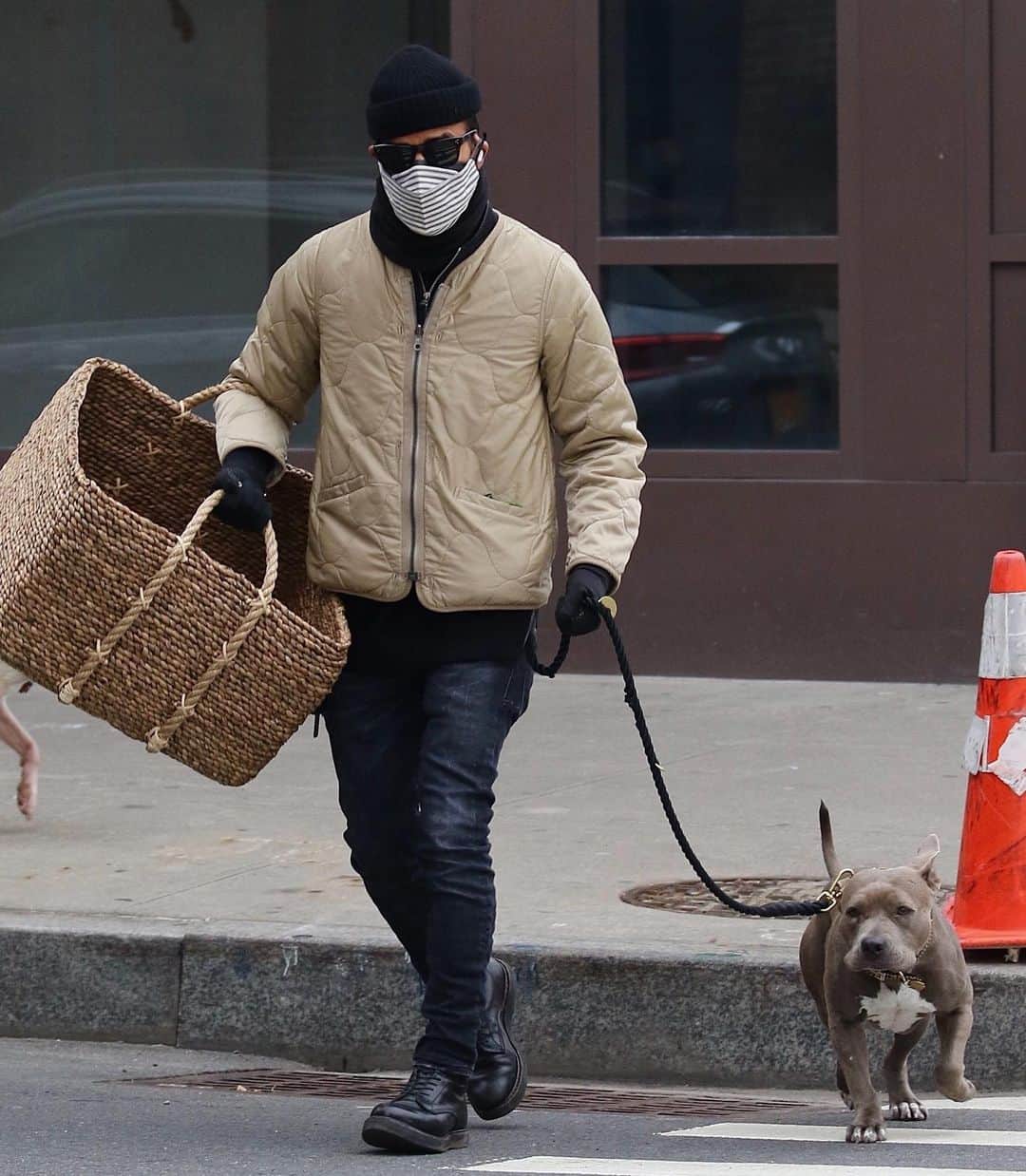 Just Jaredさんのインスタグラム写真 - (Just JaredInstagram)「@justintheroux takes his beloved dog Kuma with him while out running a few errands.  #JustinTheroux Photos: Backgrid」1月6日 15時48分 - justjared