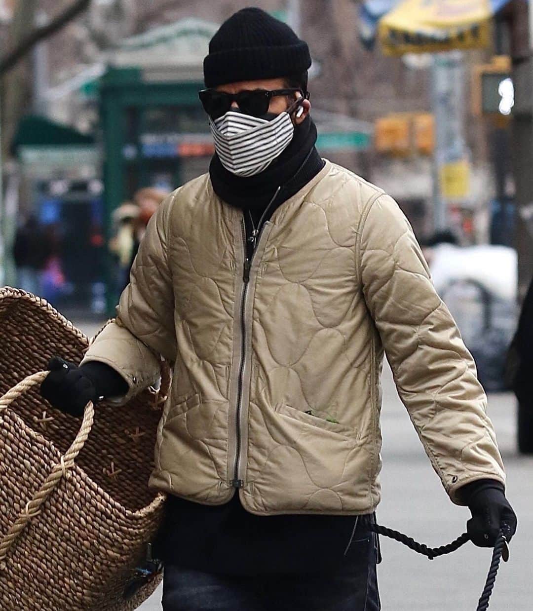 Just Jaredさんのインスタグラム写真 - (Just JaredInstagram)「@justintheroux takes his beloved dog Kuma with him while out running a few errands.  #JustinTheroux Photos: Backgrid」1月6日 15時48分 - justjared