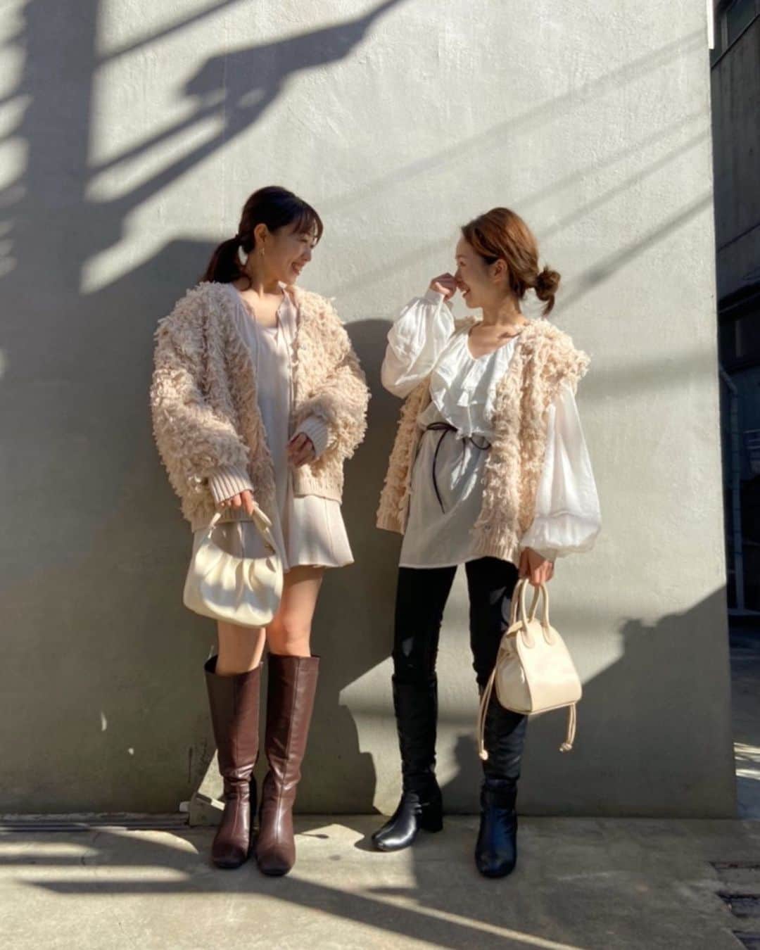 吉田佳菜のインスタグラム：「ㅤㅤㅤㅤㅤㅤㅤㅤㅤㅤㅤㅤㅤ 明日1/7からいよいよ春の新作が店頭に入荷します！🌸 この時おなつちゃんと私が着ているチュニックは どちらも明日入荷予定♡ ベストにもなるフリンジカーディガンは来週の予定です！ ㅤㅤㅤㅤㅤㅤㅤㅤㅤㅤㅤㅤㅤ そして明日19:00〜はインスタライブにて 新作のご紹介をさせていただくので 見ていただけると嬉しいです♪ @whoswhochico のアカウントから行います！ ㅤㅤㅤㅤㅤㅤㅤㅤㅤㅤㅤㅤㅤ ㅤㅤㅤㅤㅤㅤㅤㅤㅤㅤㅤㅤㅤ #kana_chicode #ちわcode #whoswhochico #salonbychico ㅤㅤㅤㅤㅤㅤㅤㅤㅤㅤㅤㅤㅤ」