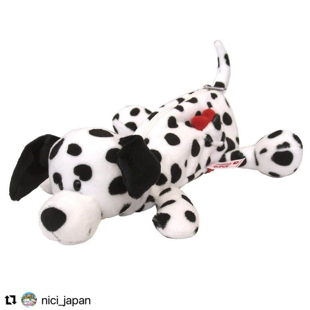 entre squareさんのインスタグラム写真 - (entre squareInstagram)「#Repost @nici_japan with @make_repost ・・・ . . 1月新商品の先行予約が、 本日29日（火）18時よりスタート！   Vol.1【Dog Friends 2021】  いつもフレンドリーなゴールデンレトリバー、 小さいけど勇敢なダックスフント、 甘えん坊のダルメシアンの三匹は子犬の頃からいつも一緒。 たまにケンカもするけれど、いつの間にか仲直り。 お化け屋敷やジェットコースターだって、三匹一緒ならへっちゃらさ！  NICIの人気アイテム BB（キーリング）、フィギュアポーチに ゴールデンレトリバー、ダックスフント、ダルメシアンが 仲間入り♪  BB（キーリング）は いくつも集めたくなっちゃう可愛さです！ ダルメシアンは、ブチの中にハートが混ざっていますよ♡  ダックスフント、ダルメシアンのフィギュアポーチには ポッケにかわいい仕掛けが♪ ゴールデンレトリバーは、 思わずわしゃわしゃしたくなるモフモフ毛並み♡  Vol.2【ひつじのショーン　25周年カラー】  「ひつじのショーン」が短編映画『ウォレスとグルミット 危機一髪！』（1995年/英）に初登場してから25年。  25周年を記念して やさしいパステルカラーのショーンが新登場！ お座りタイプの25㎝ぬいぐるみから 25周年カラーの4色を発売致します。 （ピンク/イエロー/ブルー/グリーン）  白黒じゃないショーンもこんなにかわいいんですね♪  ぬいぐるみについている縫いタグも25周年仕様♪ 数量限定なので、是非GETしてくださいね！！    【先行予約特典】 先行予約で商品をご購入いただいた方には、オリジナル特典をプレゼントいたします！ （1回のご購入につき、１セット差し上げます。）  【先行予約受付期間】 2020年12月29日(火) 18：00 〜 2021年1月7日(木) 23：59まで 2021年1月13日(水)より順次出荷開始予定  公式オンラインストア「アントレスクエア」から お買い求め頂けます。 @entresquare   #nici #ニキ #キーリング #フィギュアポーチ #ペンポーチ #ゴールデンレトリバー #ダックスフント #ダルメシアン #dog #犬 #いぬすたぐらむ #ひつじのショーン #ショーン #shaunthesheep #25周年 #限定商品 #ぬいぐるみ #ぬいぐるみ好きさんと繋がりたい #かわいい #もふもふ #新作 #entresquare」1月6日 15時56分 - entresquare