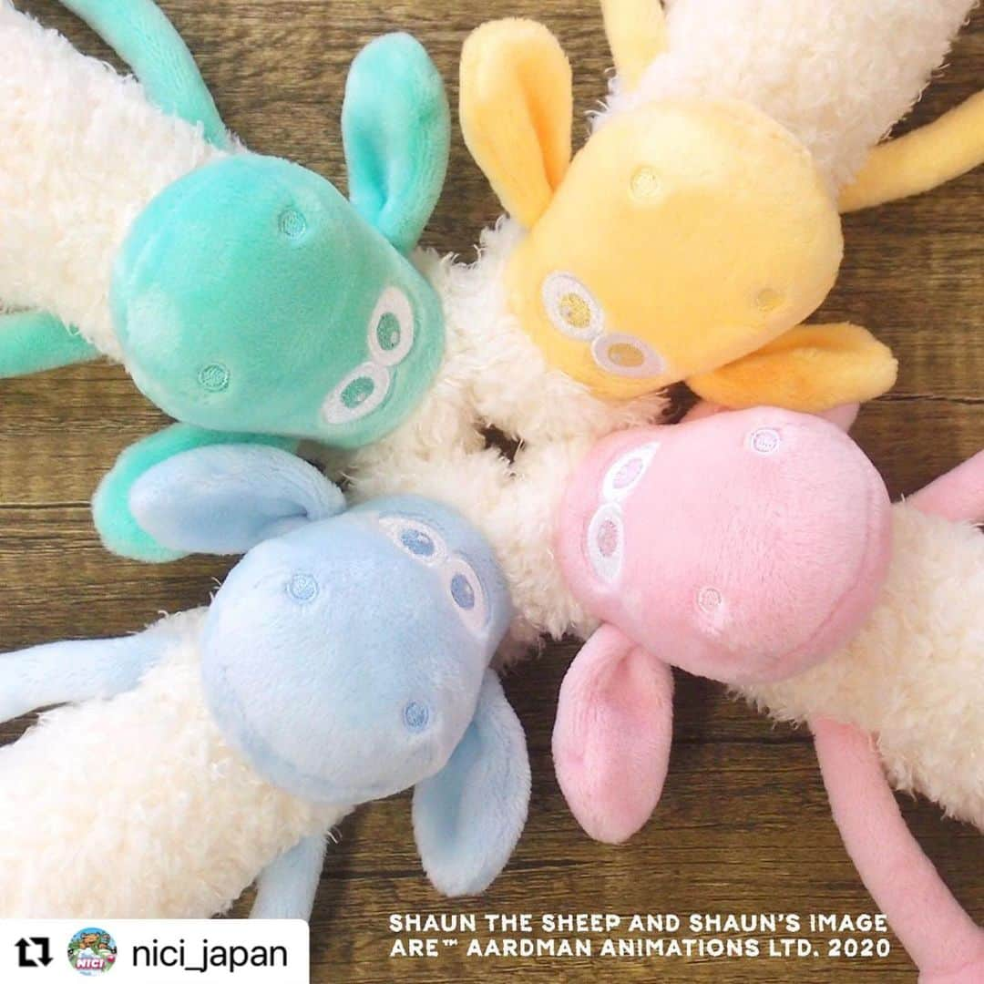 entre squareさんのインスタグラム写真 - (entre squareInstagram)「#Repost @nici_japan with @make_repost ・・・ . . 1月新商品の先行予約が、 本日29日（火）18時よりスタート！   Vol.1【Dog Friends 2021】  いつもフレンドリーなゴールデンレトリバー、 小さいけど勇敢なダックスフント、 甘えん坊のダルメシアンの三匹は子犬の頃からいつも一緒。 たまにケンカもするけれど、いつの間にか仲直り。 お化け屋敷やジェットコースターだって、三匹一緒ならへっちゃらさ！  NICIの人気アイテム BB（キーリング）、フィギュアポーチに ゴールデンレトリバー、ダックスフント、ダルメシアンが 仲間入り♪  BB（キーリング）は いくつも集めたくなっちゃう可愛さです！ ダルメシアンは、ブチの中にハートが混ざっていますよ♡  ダックスフント、ダルメシアンのフィギュアポーチには ポッケにかわいい仕掛けが♪ ゴールデンレトリバーは、 思わずわしゃわしゃしたくなるモフモフ毛並み♡  Vol.2【ひつじのショーン　25周年カラー】  「ひつじのショーン」が短編映画『ウォレスとグルミット 危機一髪！』（1995年/英）に初登場してから25年。  25周年を記念して やさしいパステルカラーのショーンが新登場！ お座りタイプの25㎝ぬいぐるみから 25周年カラーの4色を発売致します。 （ピンク/イエロー/ブルー/グリーン）  白黒じゃないショーンもこんなにかわいいんですね♪  ぬいぐるみについている縫いタグも25周年仕様♪ 数量限定なので、是非GETしてくださいね！！    【先行予約特典】 先行予約で商品をご購入いただいた方には、オリジナル特典をプレゼントいたします！ （1回のご購入につき、１セット差し上げます。）  【先行予約受付期間】 2020年12月29日(火) 18：00 〜 2021年1月7日(木) 23：59まで 2021年1月13日(水)より順次出荷開始予定  公式オンラインストア「アントレスクエア」から お買い求め頂けます。 @entresquare   #nici #ニキ #キーリング #フィギュアポーチ #ペンポーチ #ゴールデンレトリバー #ダックスフント #ダルメシアン #dog #犬 #いぬすたぐらむ #ひつじのショーン #ショーン #shaunthesheep #25周年 #限定商品 #ぬいぐるみ #ぬいぐるみ好きさんと繋がりたい #かわいい #もふもふ #新作 #entresquare」1月6日 15時56分 - entresquare