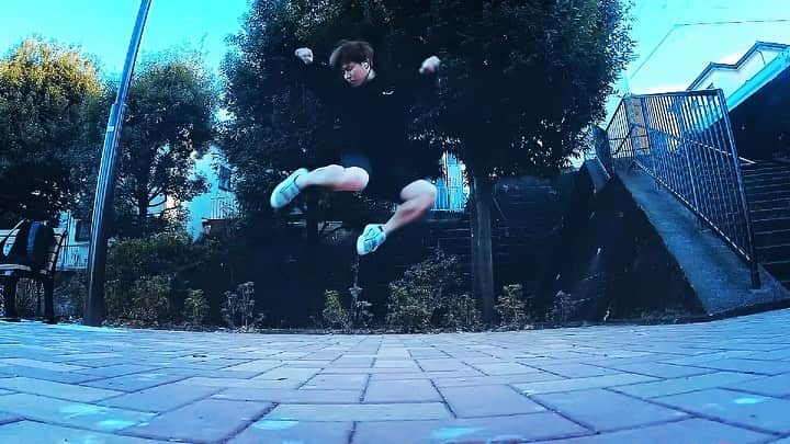石田太志のインスタグラム：「A happy new year. ･ #footbag #taishiishida #freestyle #soccer #follow #worldchampion #performance #performer #instagramer #hackysack #newyear #2021 #video #movie #ahappynewyear #pv」