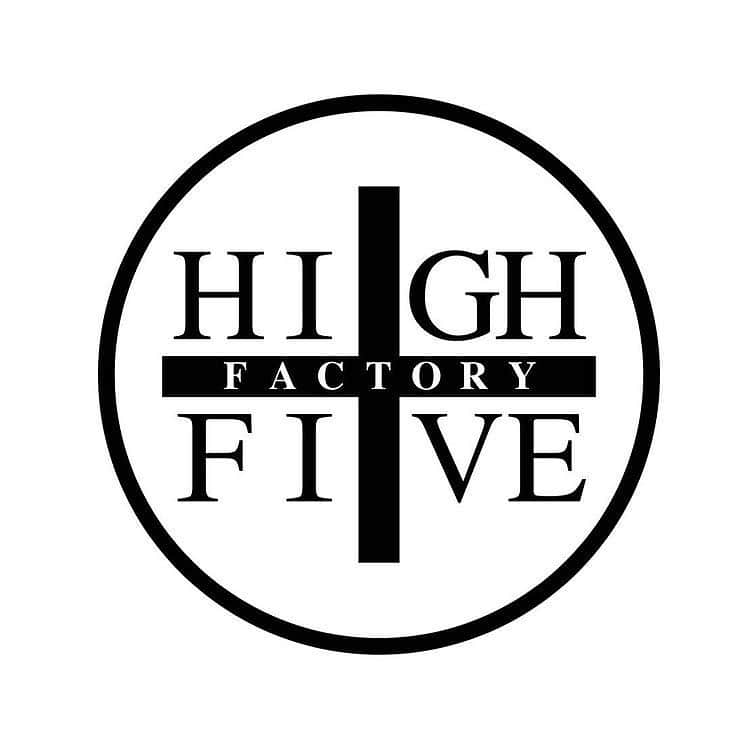 のインスタグラム：「先程解禁しました🙏✨✨ HIGHFIVE FACTORY　 Produce by KENJIRO YAMASHITA  DIY、釣り、キャンプなどアクティブを楽しむ方へ、ファッショナブルかつ機能的なウェアを誰でも手入れる事が出来るブランドとして、より多くの人にお届けしたい。  そんなウェアをHIGHFIVE FACTORYで展開致します。  1月9日12時から販売開始です！ よろしくお願い致します🥺 officialもフォローしてね👏✨✨  @3jsb_kenjiro_official  #highfive #highfivefactory @highfive_factory_official」