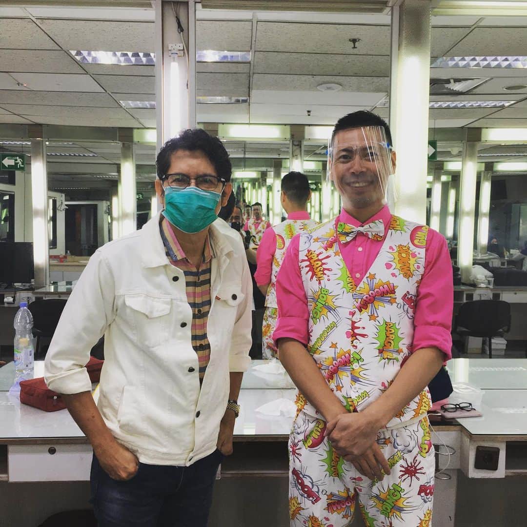 アキラ・コンチネンタル・フィーバーのインスタグラム：「Saya bertemu dengan dokter 👨‍⚕️spesialis.  Sampai jumpa di TV lagi @thesultansctv  産婦人科の名医と同じ番組にて👶  SCTV📺THE SULTAN   #akira #indonesia #sctv #thesultan #boykediannugraha」