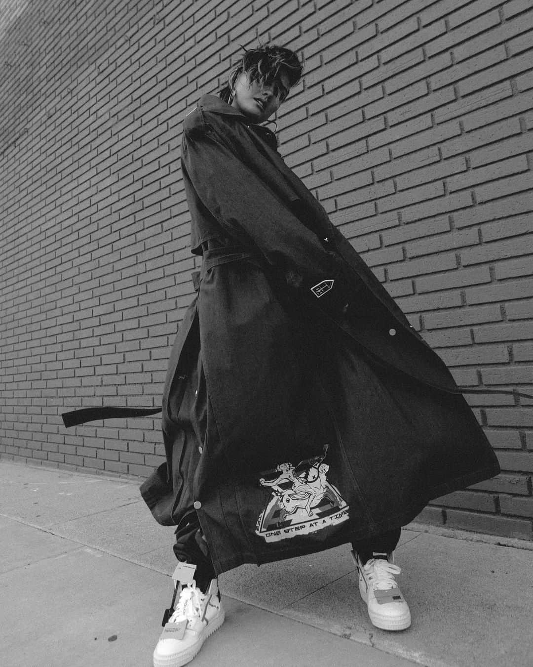 アグネス・モニカのインスタグラム：「Also me (2). Why i gotta be one thing or the other. Why can’t i be both.  #AGNEZMO #dimensions」