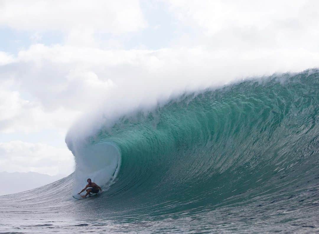 ジョーディ・スミスさんのインスタグラム写真 - (ジョーディ・スミスInstagram)「She is a beautiful beast. #pipeline #hawaii 📷 @brianbielmann @oneillusa」1月6日 16時30分 - jordysmith88
