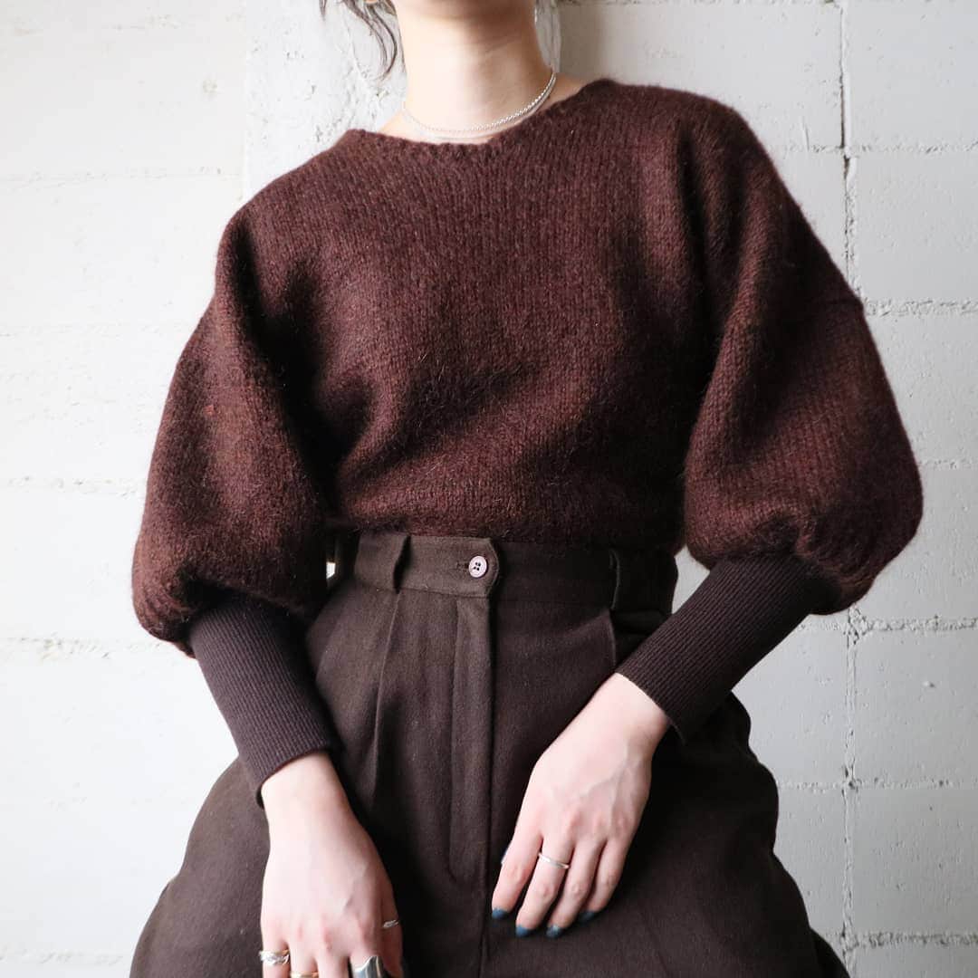 吉祥寺 古着屋 Orfeoのインスタグラム：「Long Rib Mohair Mix Knit  . #orfeo #kichijoji #tokyo #vintage #used #fashion #coordinate #outfit . . .  お問い合わせはインスタグラムのプロフィール掲載のメールアドレスにお願いいたします。コメント、DMでのお問い合わせは受け付けておりませんのでご了承ください。 ONLINE SHOPの商品も店頭にてご購入頂けます。気になる商品がございましたらスタッフにお声掛けください。  新型コロナウィルス感染拡大防止策を徹底した上で営業をしております。マスクの着用、入店時にアルコールでの消毒をお願いいたします。」