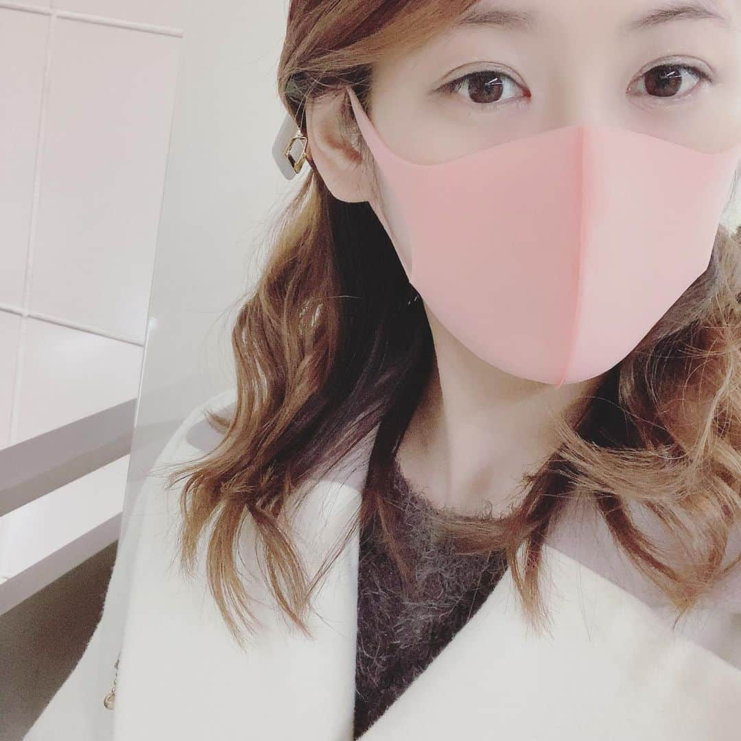 小阪有花（小阪由佳）さんのインスタグラム写真 - (小阪有花（小阪由佳）Instagram)「仕事はじめは今日でした！  #自粛生活 #始まる前に #色々終わらせたい #マスクの効果で今年は風邪すらひいてない！」1月6日 16時46分 - kosakayuka0627