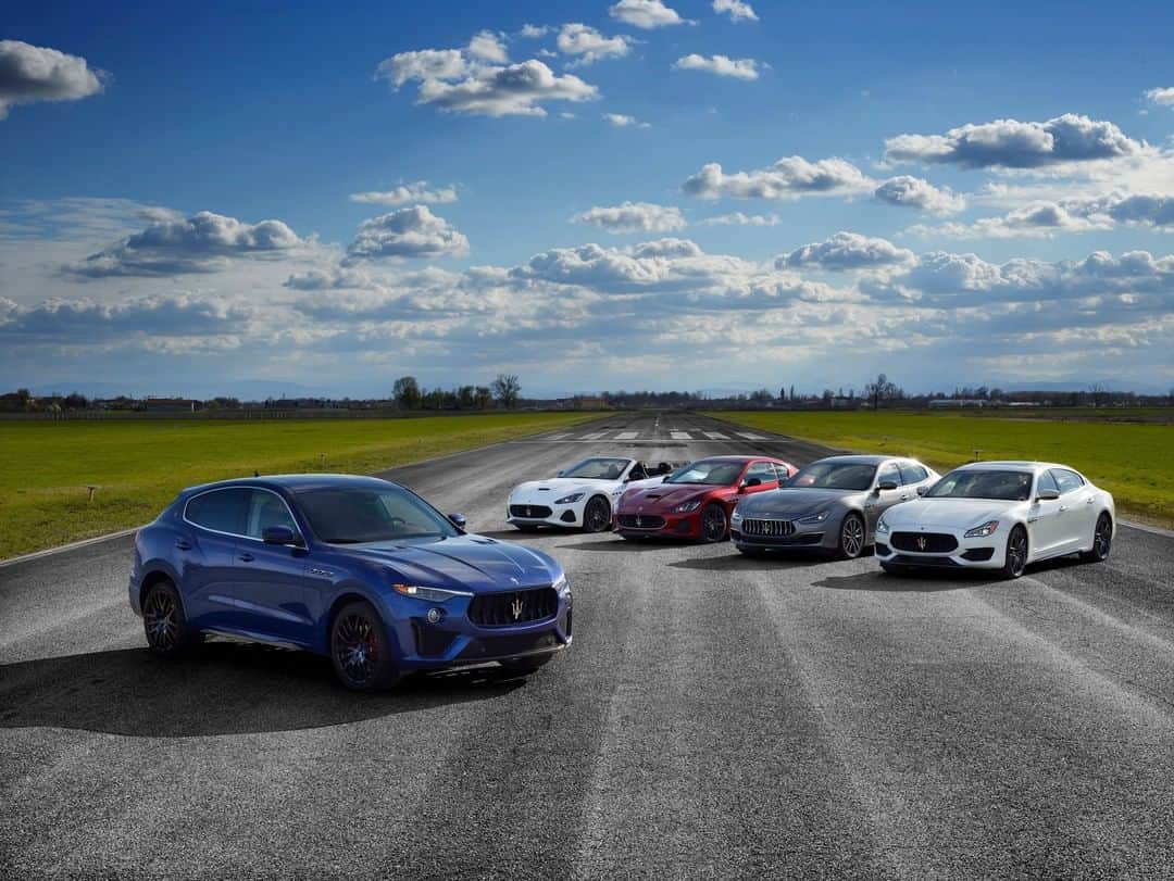 Maserati Japan | マセラティ ジャパンのインスタグラム：「マセラティ ジャパンでは、新型コロナウイルスの感染拡大防止の観点から、お客様、関係先、従業員等の安全・安心を第一に考えた対応を実施しております。 以下の内容について、ご不明な点や詳細に関しては、マセラティ正規ディーラーまでお気軽にお問い合わせください。 ・新型コロナウイルスの感染拡大に関する対応について。 ・試乗、お見積のお問い合わせについて。 ・車両の修理、メインテナンス等サービスに関する対応について。 尚、イベント予定、ショールーム営業時間等が、変更または通常と異なる場合がありますので、お近くのマセラティ正規ディーラーまでお問い合わせください。 何卒、ご理解賜りますよう、お願い申し上げます。」