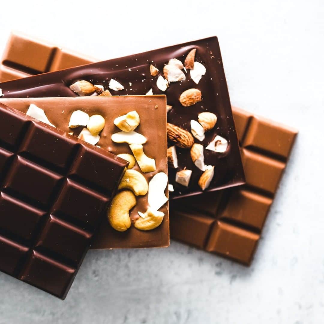 Decadence du Chocolatさんのインスタグラム写真 - (Decadence du ChocolatInstagram)「. .  "ディアナチョコレート"  糖質制限中の方、糖類ゼロや低GIのチョコレートをお探しの方へ。  "砂糖を使わなくても美味しいデカダンスらしいチョコレートを"という思いで、"美味しさ"に徹底的にこだわったチョコレート。  #decadenceduchocolat #デカダンスドュショコラ #無糖 #砂糖不使用 #タブレットチョコレート」1月6日 17時00分 - decadence_du_chocolat