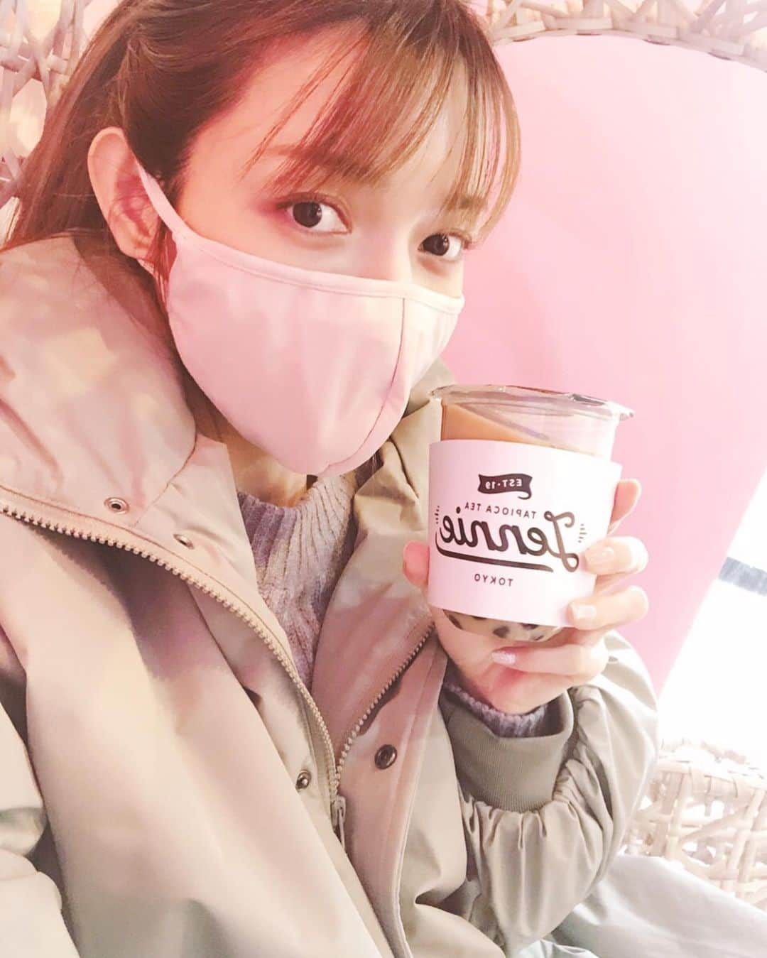 後藤真希さんのインスタグラム写真 - (後藤真希Instagram)「久々に♡ って言っても、ここのお店は初めて☆ なんだか今日は一日バタバタな日でした〜 だからかな？甘いもの欲してる🤣  #タピオカ #久々 #ミルクティー #お持ち帰りで」1月6日 17時01分 - goto_maki923