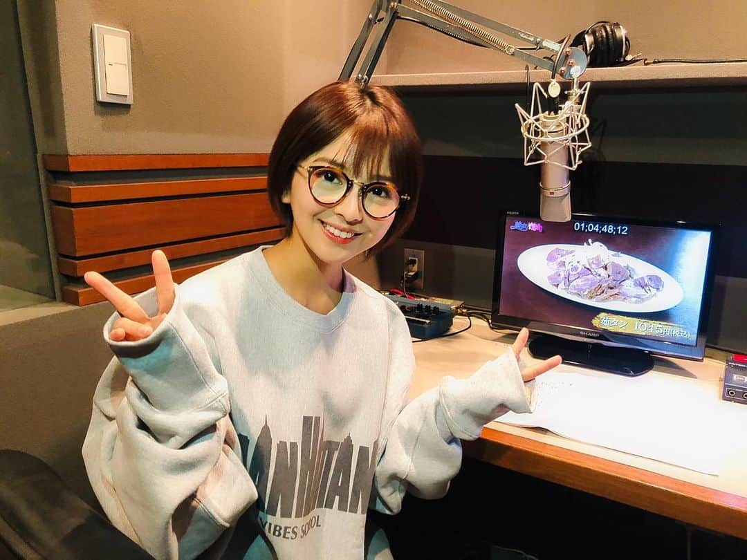 福田成美のインスタグラム：「毎週火曜日に放送中の 「美女と焼肉」(BS朝日、22:30〜)でナレーションを担当しています❤︎  美女が肉を頬張る姿に、肉食本能を刺激される 見ると焼肉が無性に食べたくなる飯テロ番組です🥺  ぜひご覧ください⭐️  #bs朝日 #美女と焼肉 #meatlover」