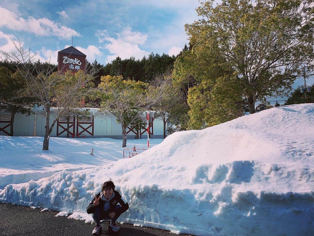 藤本麻子さんのインスタグラム写真 - (藤本麻子Instagram)「☃️ ひるぜん高原パーキングの雪がすげー☃️✌🏻 #ひるぜんたかはらじゃないよ #ひるぜんこうげんだよ #私なんちゅぅ顔しとんw #いつも眩しい顔しとるw」1月6日 17時22分 - aako528
